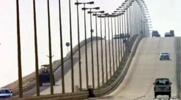 السعودية توقف حركة المرور عبر جسر الملك فهد الرابط بين المملكة والبحرين